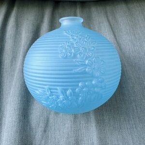 ✨Vintage Round Blue Ribbon Raised Flower Vase